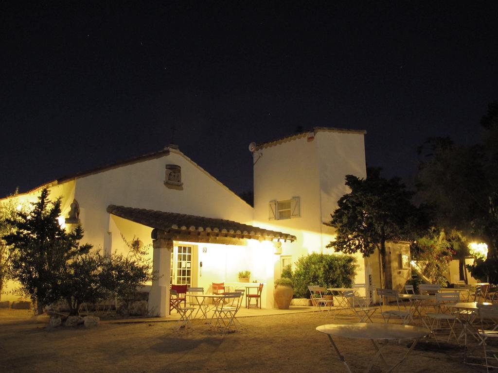 Cacharel Hotel Saintes-Maries-de-la-Mer Exterior photo