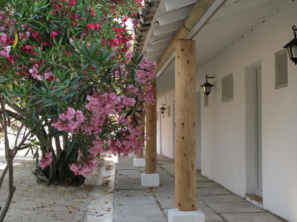 Cacharel Hotel Saintes-Maries-de-la-Mer Exterior photo