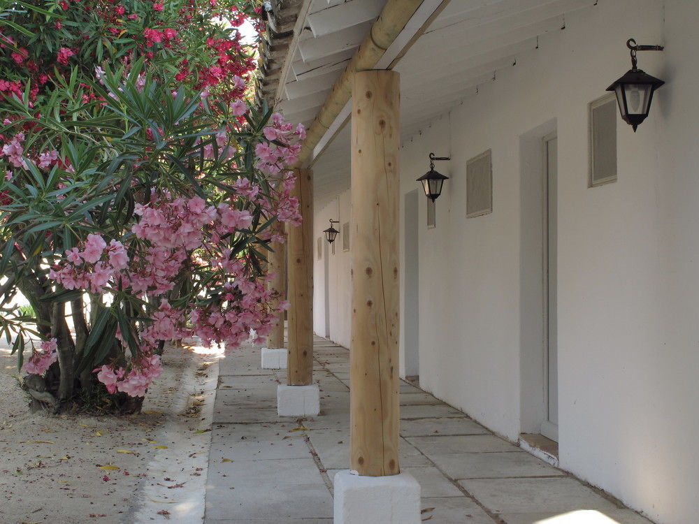 Cacharel Hotel Saintes-Maries-de-la-Mer Exterior photo